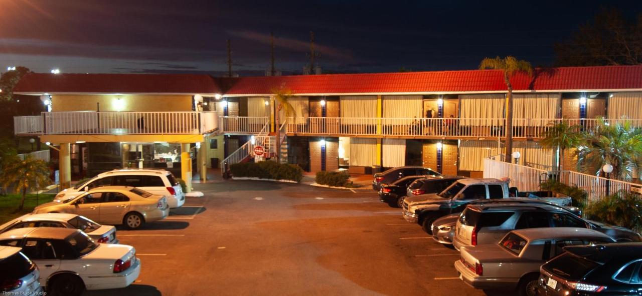 Express Inn & Suites - 5 Miles From St Petersburg Clearwater Airport Exterior foto