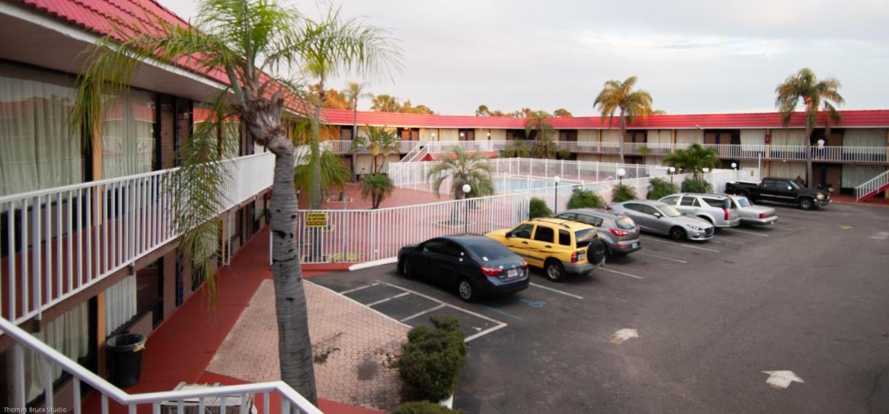 Express Inn & Suites - 5 Miles From St Petersburg Clearwater Airport Exterior foto