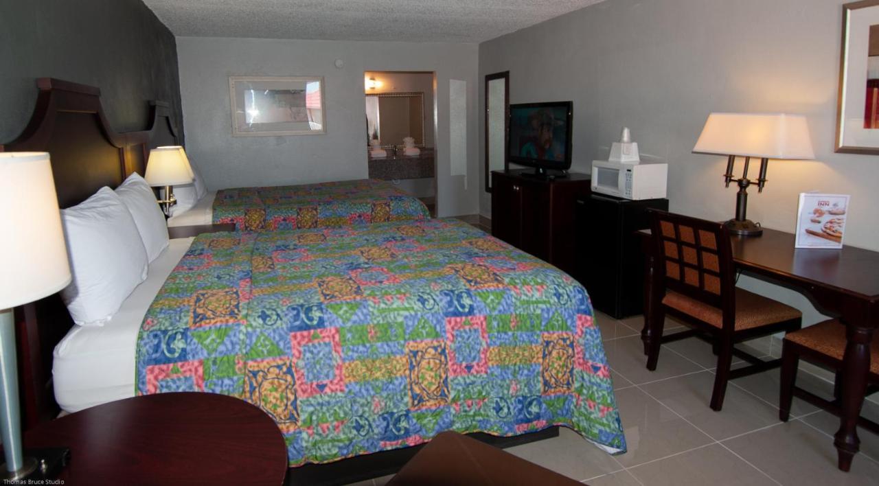 Express Inn & Suites - 5 Miles From St Petersburg Clearwater Airport Exterior foto
