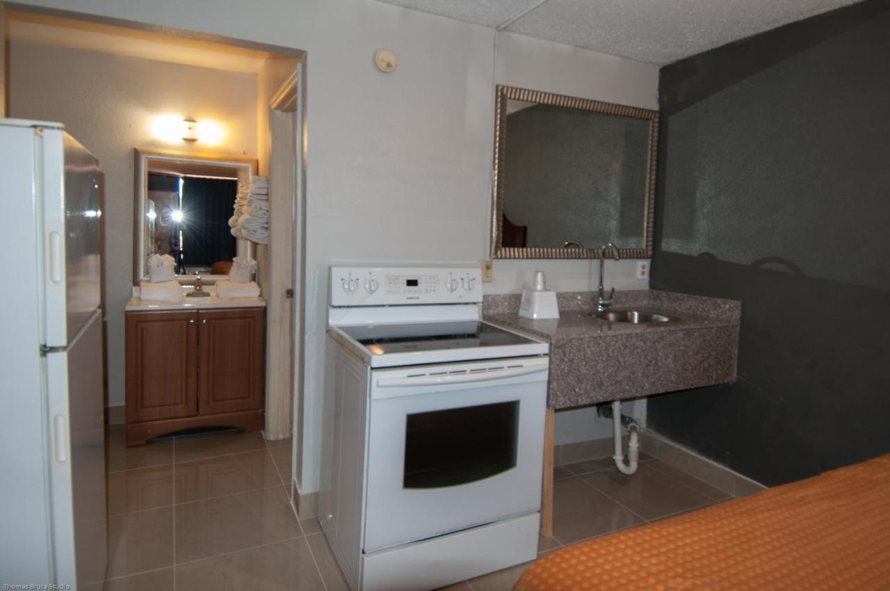 Express Inn & Suites - 5 Miles From St Petersburg Clearwater Airport Exterior foto