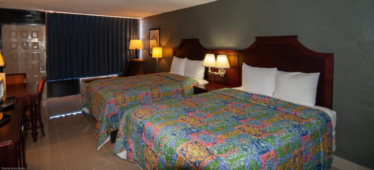 Express Inn & Suites - 5 Miles From St Petersburg Clearwater Airport Exterior foto